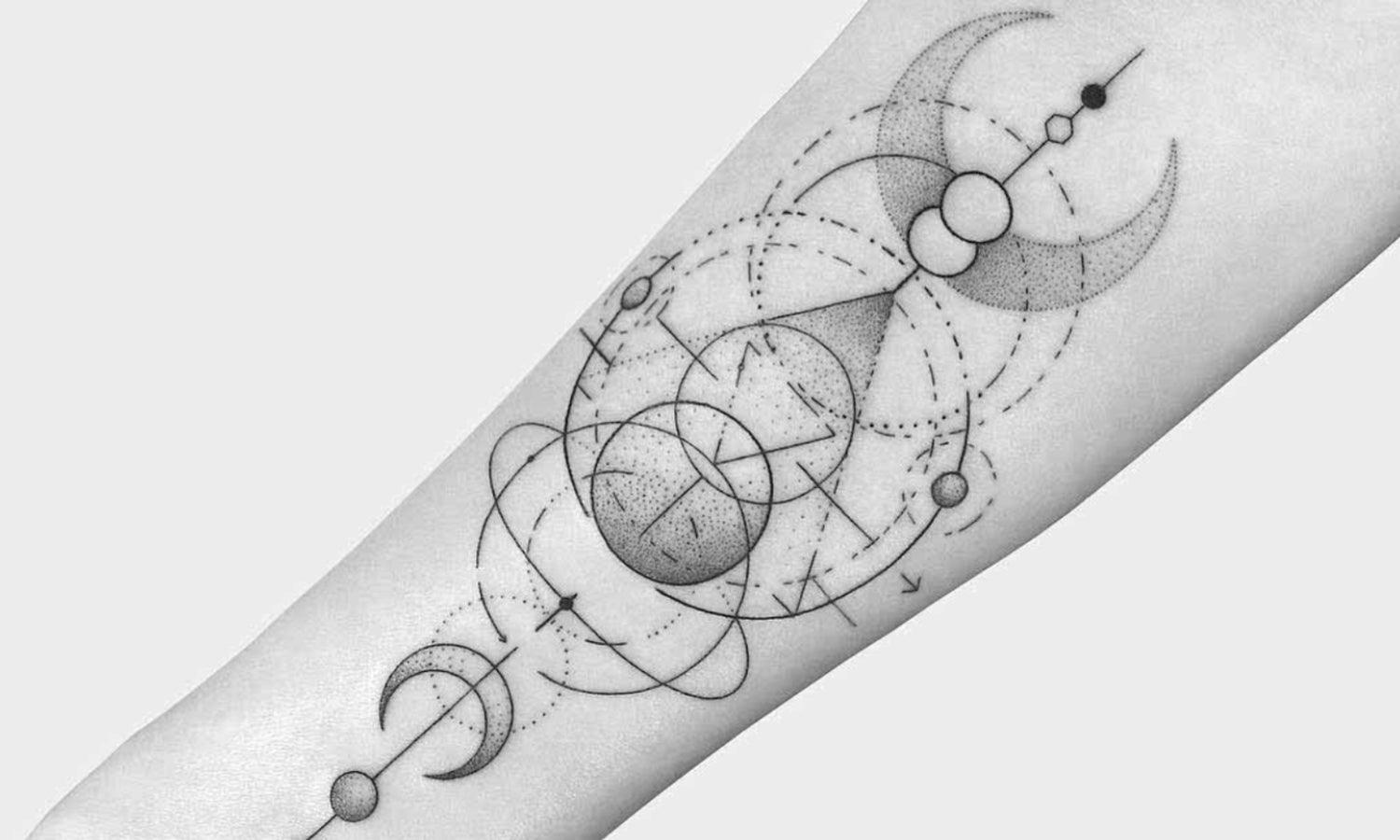 Pin by Jônatas Filipe on Tatoo | Creative tattoos, Geometric lion tattoo,  Lion tattoo design